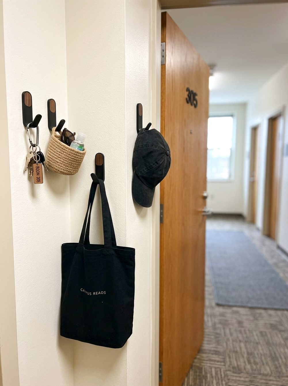 Command Hook Entry Station